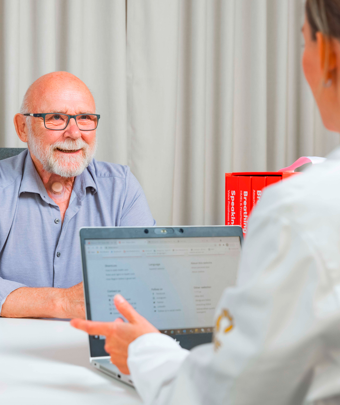 Patient im Gespräch mit einem Spezialisten.